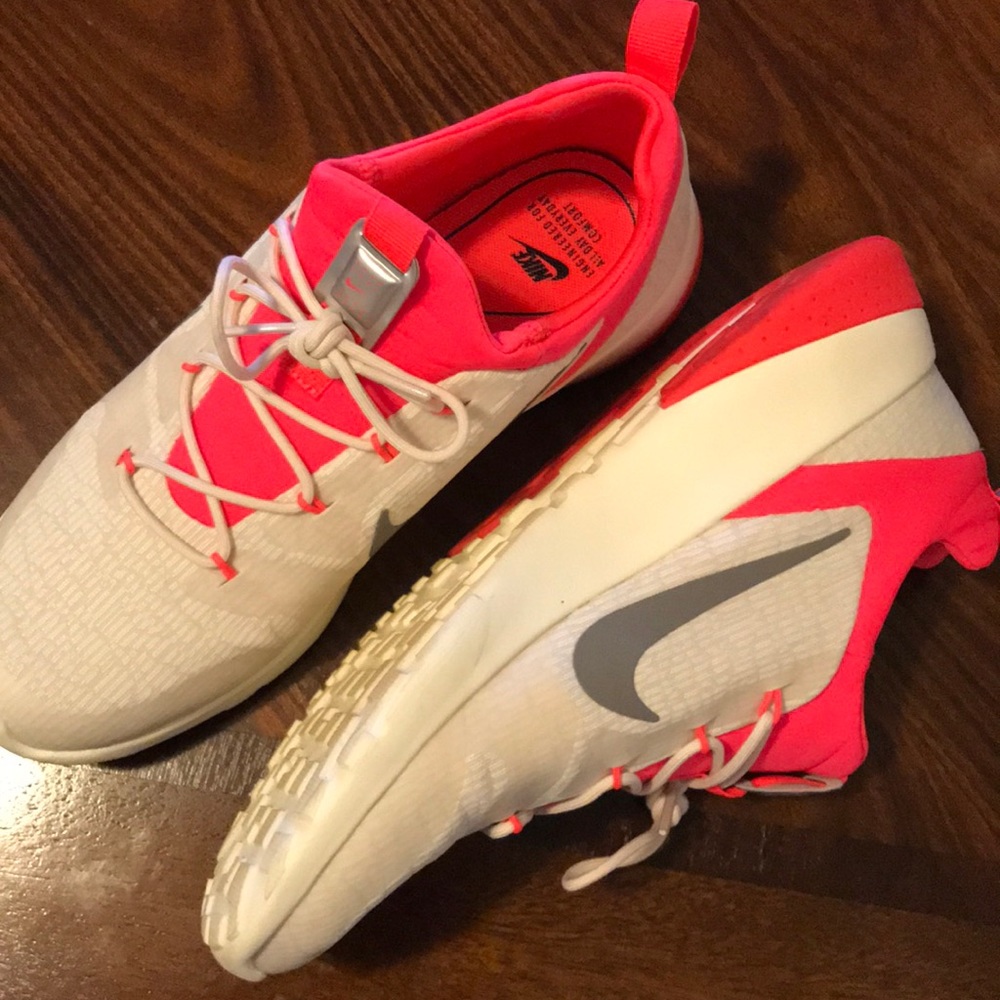 Nike Size 9.5 Athletic Shoes